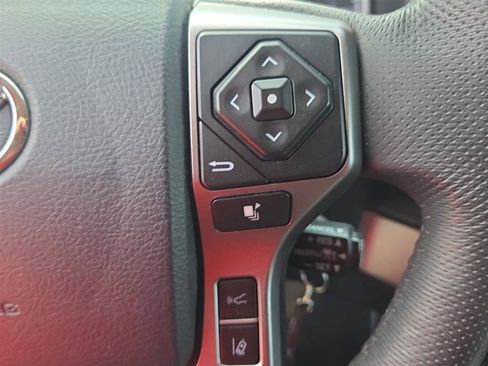 Used 2020 Toyota Tacoma SR5 AWD/4WD image 21