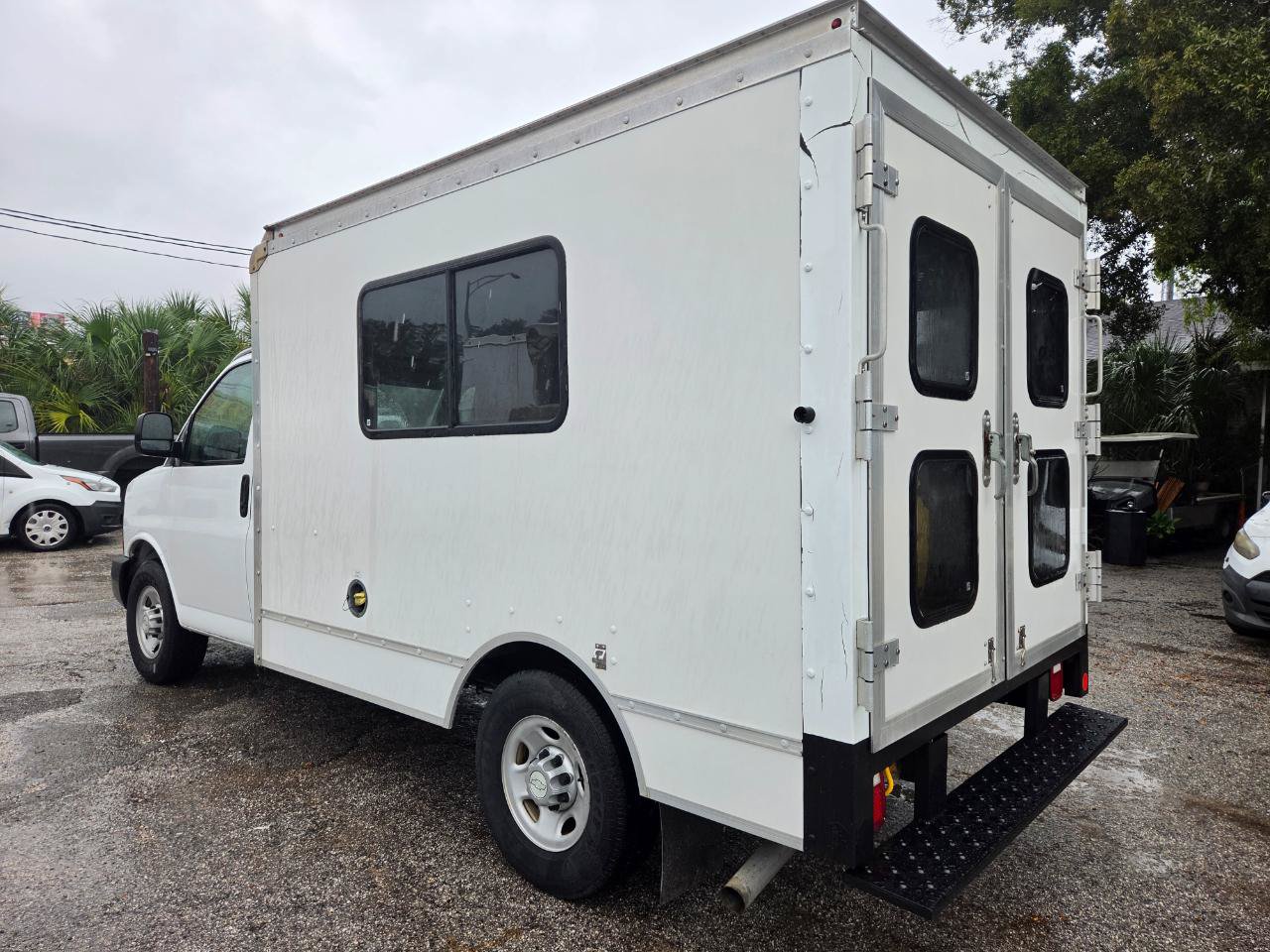 Used 2016 Chevrolet Express 3500 RWD image 2