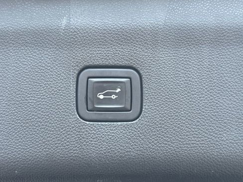 Used 2020 Buick Enclave Premium w/ Sun and Sites Package image 30