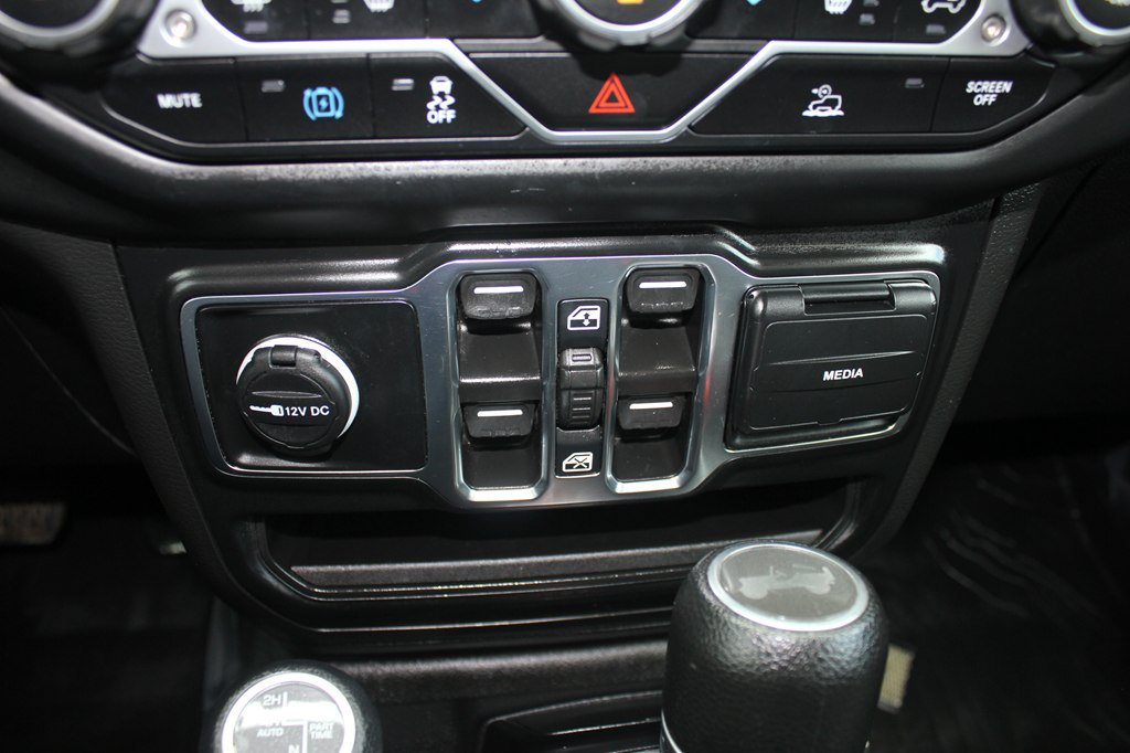 Used 2023 Jeep Wrangler Unlimited w/ Cold Weather Group AWD/4WD image 19