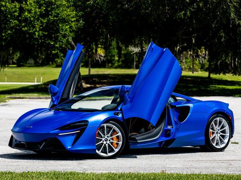 Used 2023 McLaren Artura PERFORMANCE image 23