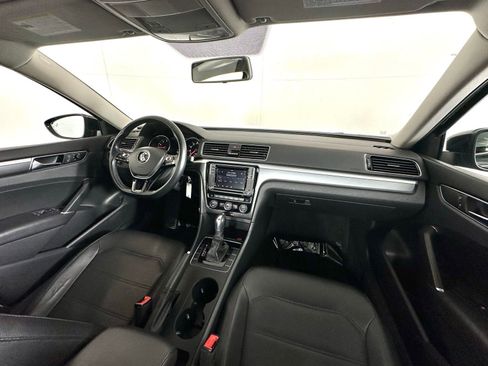 Used 2018 Volkswagen Passat 2.0T R-Line w/ R-Line Lighting Package image 2
