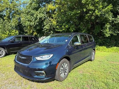 Used 2023 Chrysler Pacifica Limited