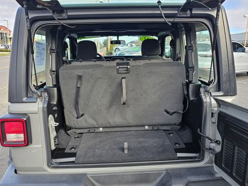 Used 2021 Jeep Wrangler Sport image 11