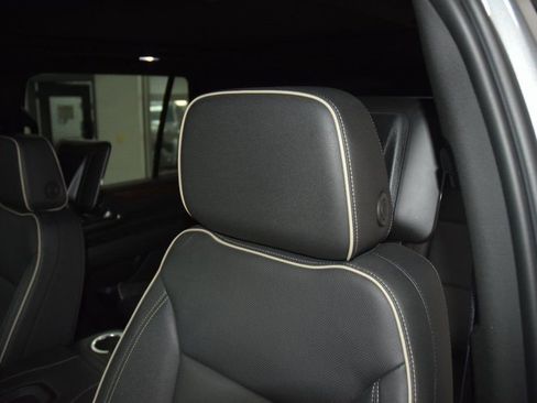 Used 2023 Chevrolet Tahoe Premier AWD/4WD image 36