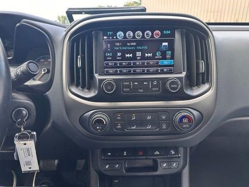 Used 2018 Chevrolet Colorado Z71 AWD/4WD image 16