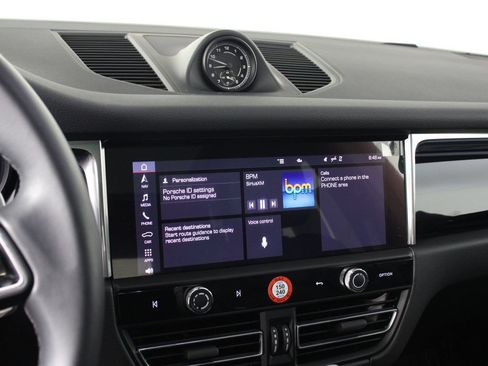 Certified 2026 Porsche Macan AWD/4WD image 13