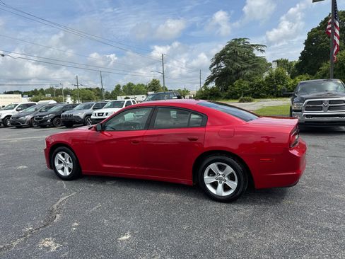 Used 2013 Dodge Charger SE image 3