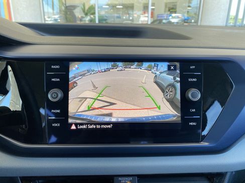 Certified 2023 Volkswagen Taos SE w/ Panoramic Sunroof Package AWD/4WD image 4