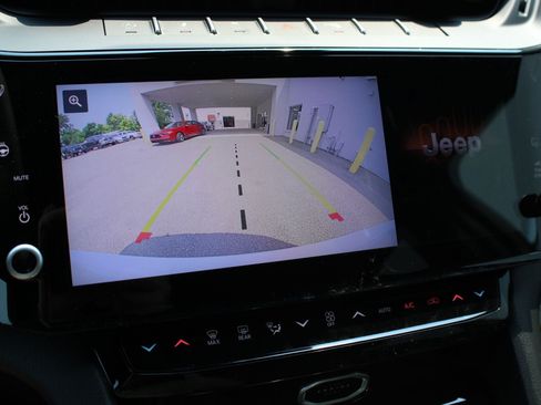 New 2026 Jeep Grand Cherokee Altitude AWD/4WD image 37