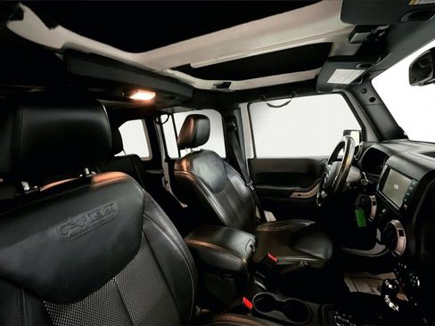 Used 2017 Jeep Wrangler Unlimited Sahara image 27