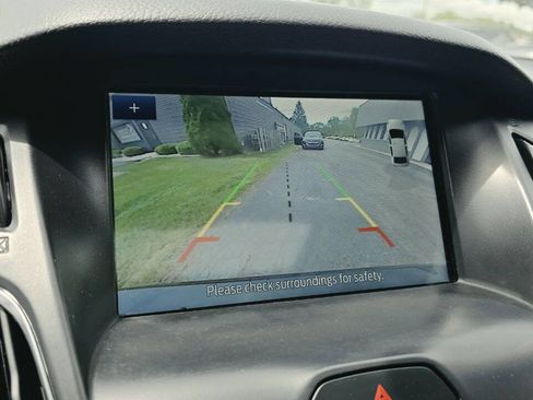 Used 2017 Ford Focus Titanium FWD image 18