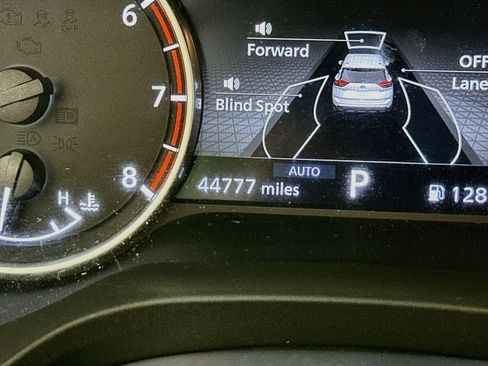 Used 2025 Nissan Rogue SV AWD/4WD image 19