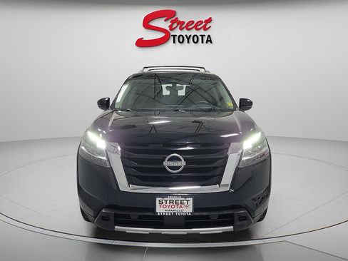 Used 2024 Nissan Pathfinder Platinum AWD/4WD image 6