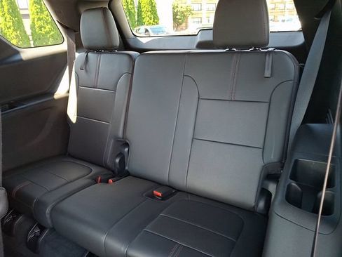 Certified 2023 Chevrolet Traverse RS AWD/4WD image 11