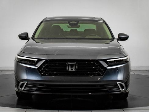 Used 2023 Honda Accord Touring image 2