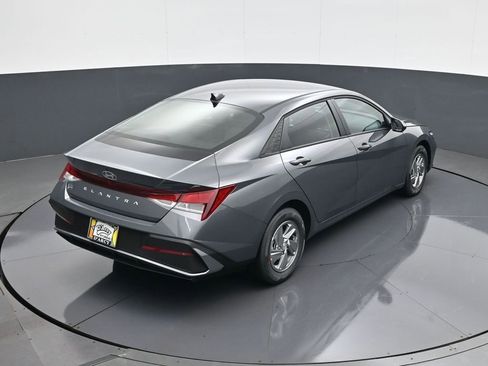 New 2026 Hyundai Elantra SE image 17