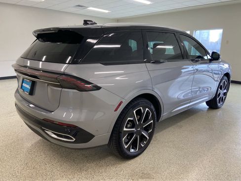 Used 2024 Lincoln Nautilus Reserve image 6