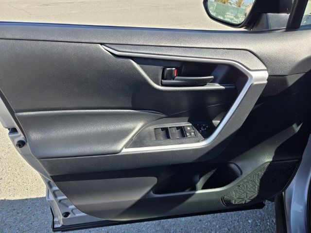 Used 2022 Toyota RAV4 LE w/ Carpet Mat Package (TMS) FWD image 16