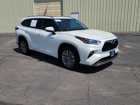 Used 2021 Toyota Highlander Platinum AWD/4WD image 12