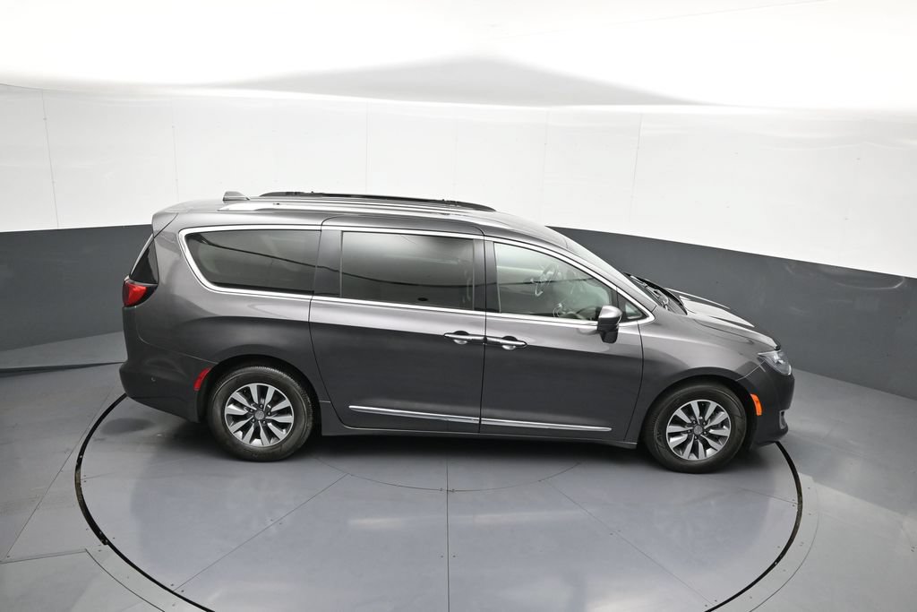 Used 2020 Chrysler Pacifica Touring-L Plus FWD image 40