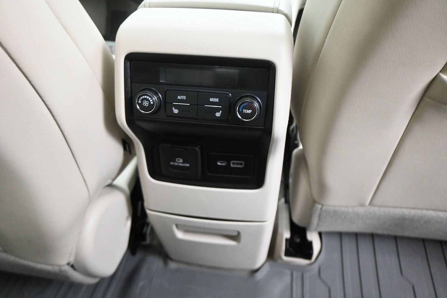 Used 2023 GMC Acadia Denali w/ Denali Ultimate Package FWD image 15