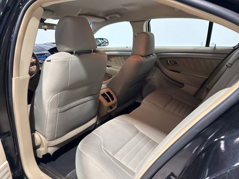 Used 2014 Ford Taurus SE image 30