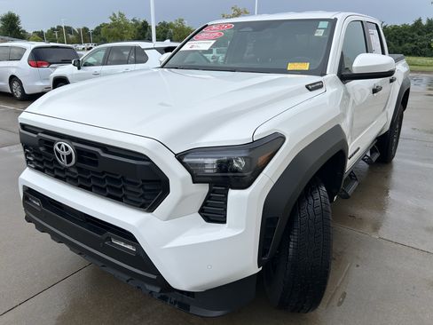 Certified 2025 Toyota Tacoma TRD Off-Road w/ TRD Off Road Upgrade Package AWD/4WD image 3