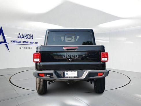 New 2026 Jeep Gladiator Sport AWD/4WD image 3
