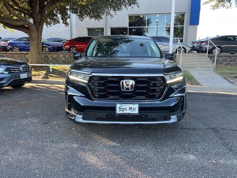 New 2025 Honda Pilot Touring image 2