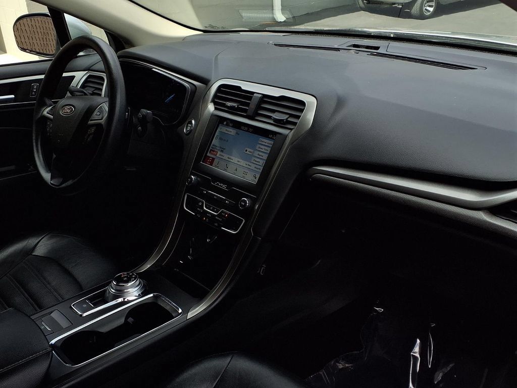 Used 2019 Ford Fusion SE FWD image 35