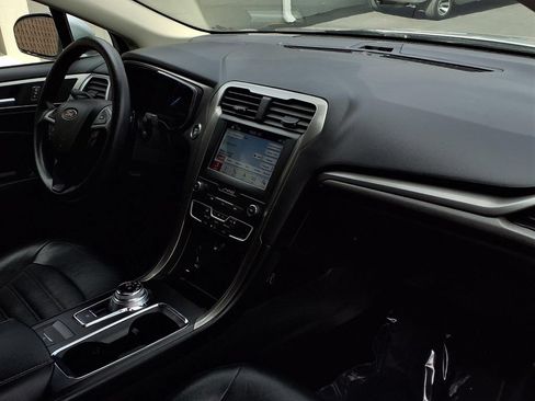 Used 2019 Ford Fusion SE FWD image 35