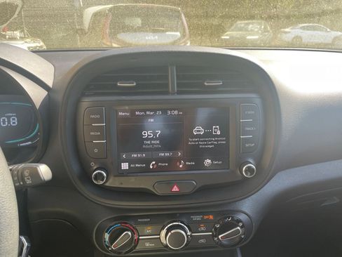 Used 2025 Kia Soul LX w/ LX Technology Package image 20