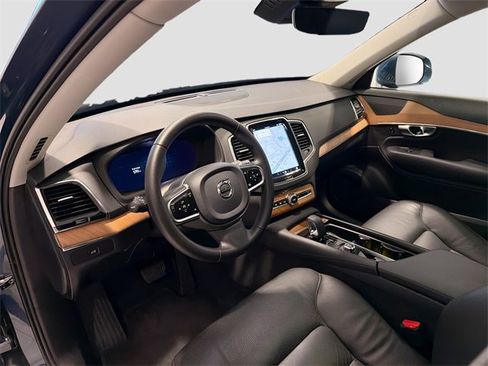 Used 2024 Volvo XC90 B5 Plus image 8