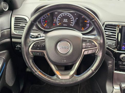Used 2019 Jeep Grand Cherokee Laredo AWD/4WD image 17
