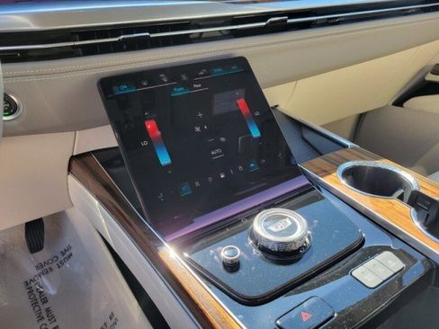 Used 2025 Cadillac Escalade Sport Platinum image 23