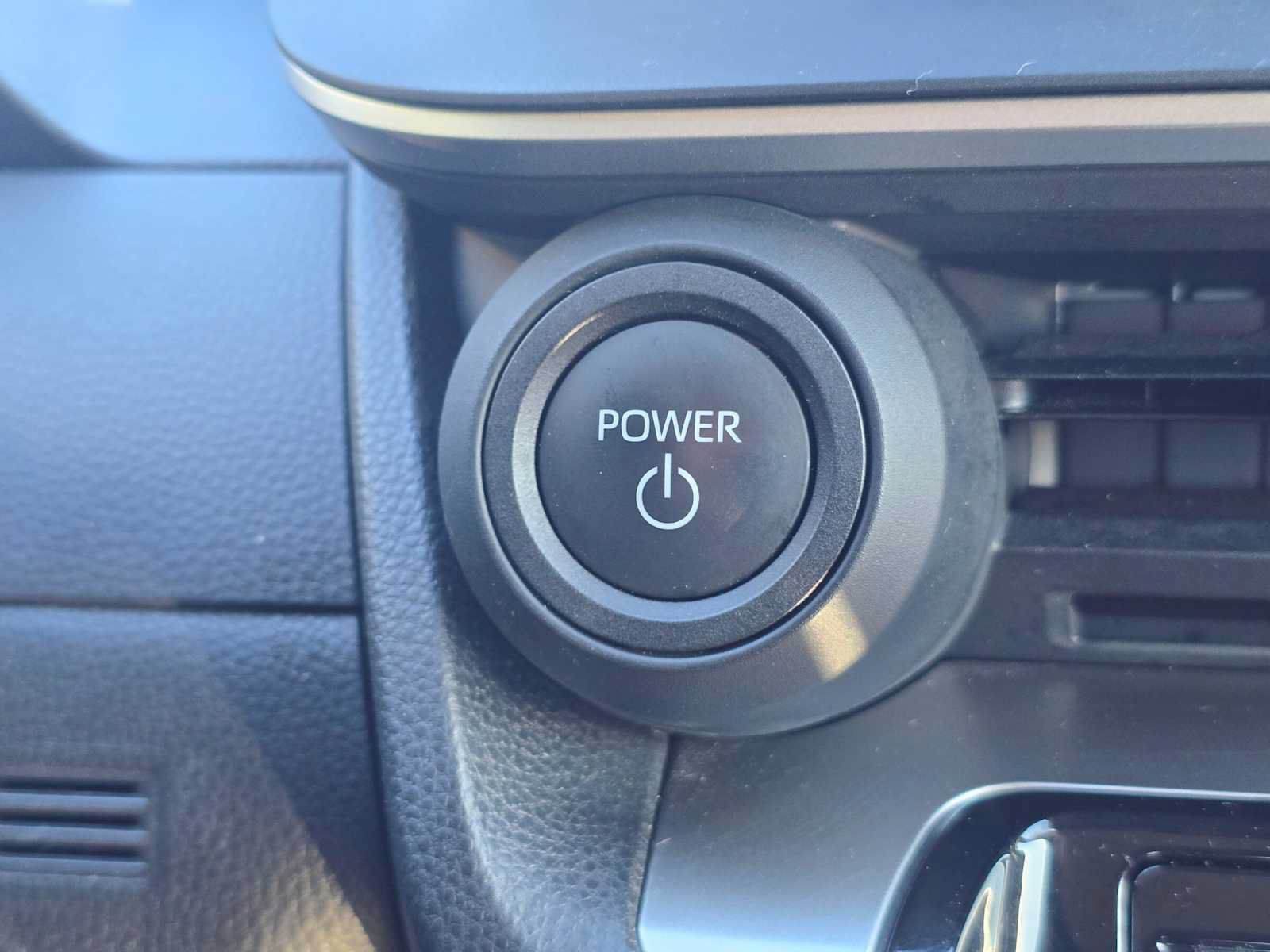 Certified 2025 Toyota Prius LE FWD image 30