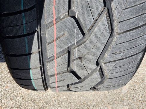 Used 2024 BMW X6 xDrive40i w/ Premium Package image 11