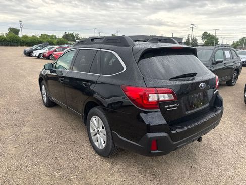 Used 2018 Subaru Outback 2.5i Premium AWD/4WD image 2