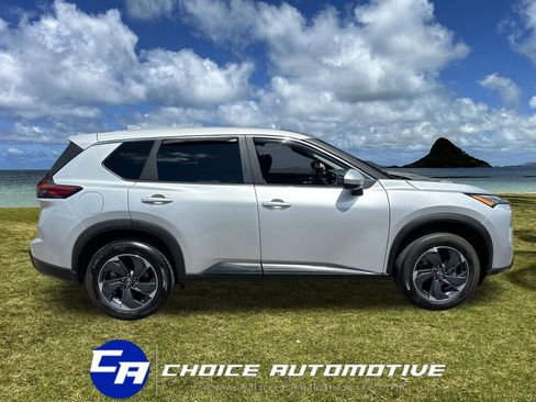 Used 2025 Nissan Rogue SV FWD image 9