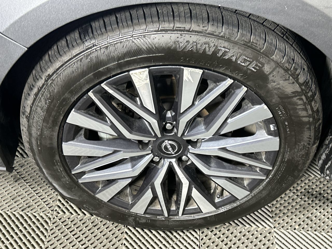 Used 2025 Nissan Altima 2.5 SV FWD image 10