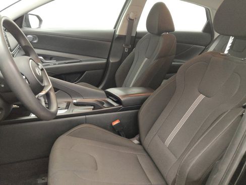 Used 2025 Hyundai Elantra SE FWD image 17