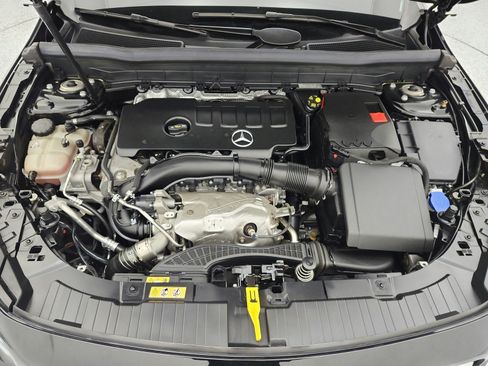 Used 2022 Mercedes-Benz GLB 250 image 17
