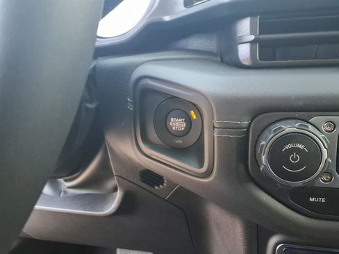 Used 2025 Jeep Wrangler Unlimited Sahara AWD/4WD image 9