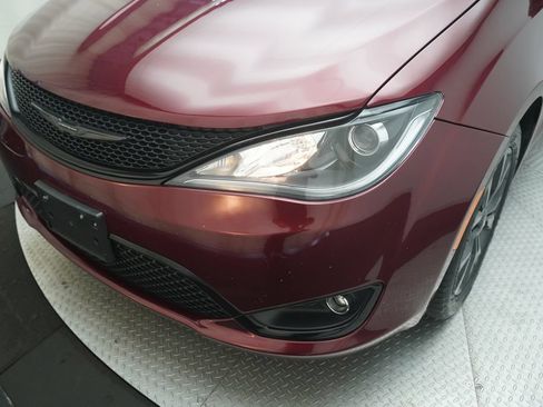 Used 2020 Chrysler Pacifica Touring-L Plus w/ S Appearance Package FWD image 25
