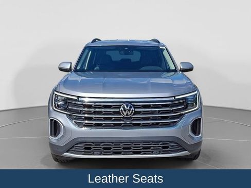 Used 2025 Volkswagen Atlas SE AWD/4WD image 3