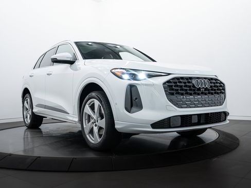 New 2025 Audi Q5 Premium Plus image 1