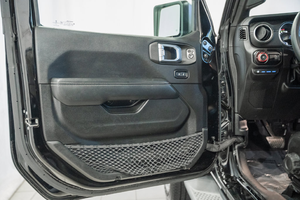 Used 2023 Jeep Wrangler Unlimited Sahara AWD/4WD image 28