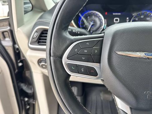 Used 2022 Chrysler Pacifica Limited AWD/4WD image 46