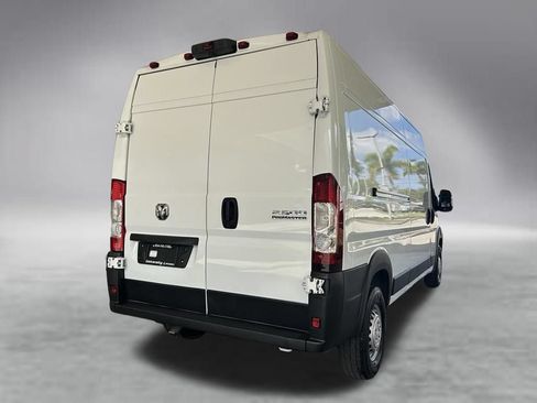 Used 2025 RAM ProMaster 2500 w/ Convenience Group FWD image 3
